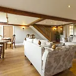 Throstle Nest Farm Gasthuis 4*